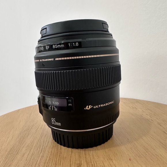 Canon EF 85mm f/1.8 USM Lens - Picture 4 of 11